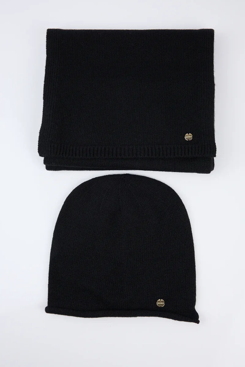 Scarf and hat set
